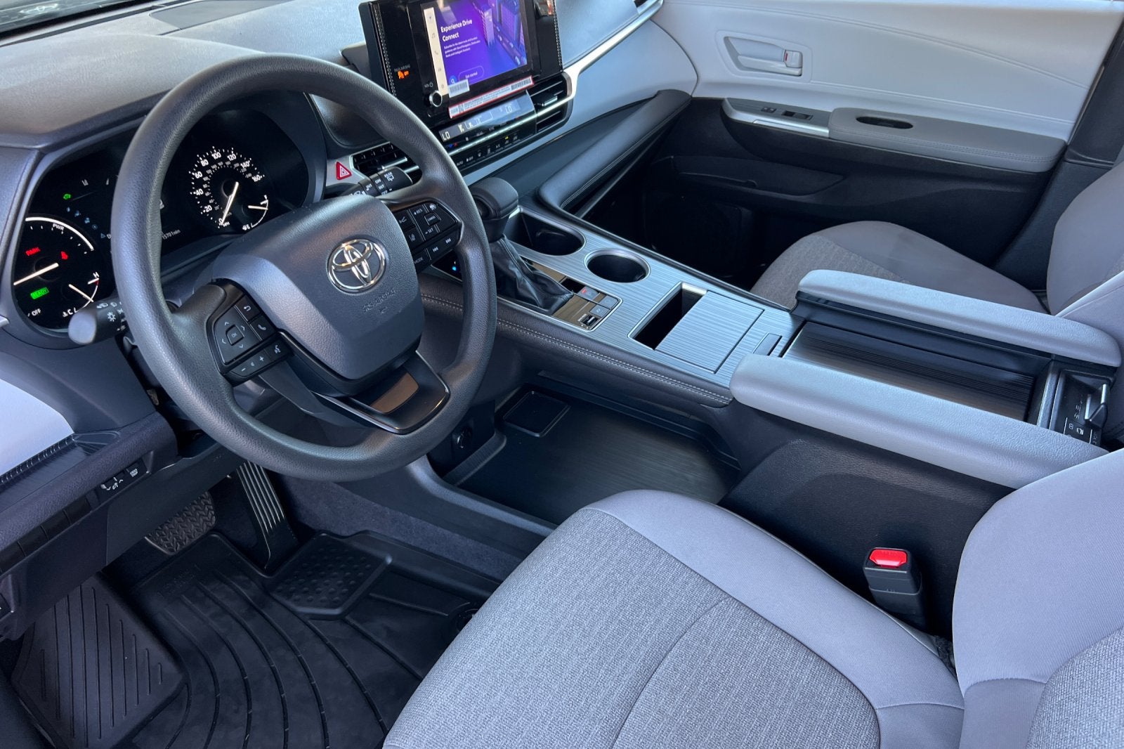 2025 Toyota Sienna LE