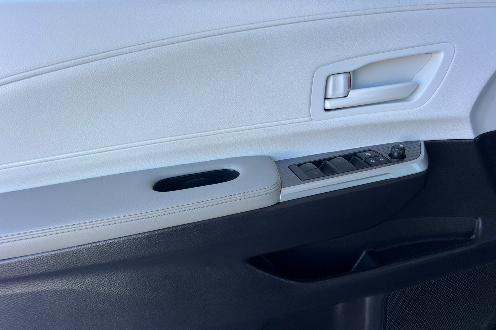2025 Toyota Sienna LE
