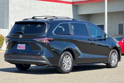 2025 Toyota Sienna LE