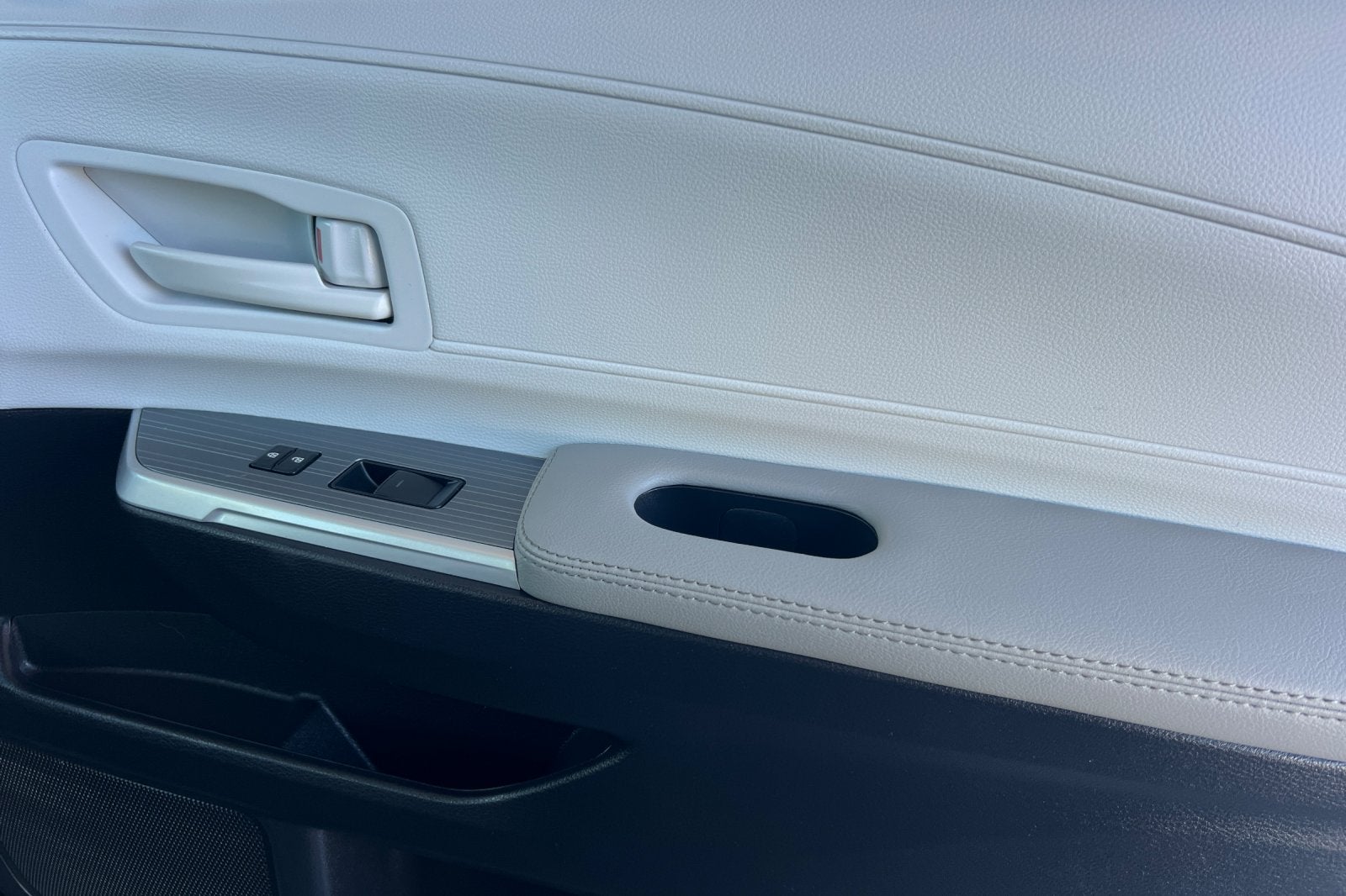 2025 Toyota Sienna LE