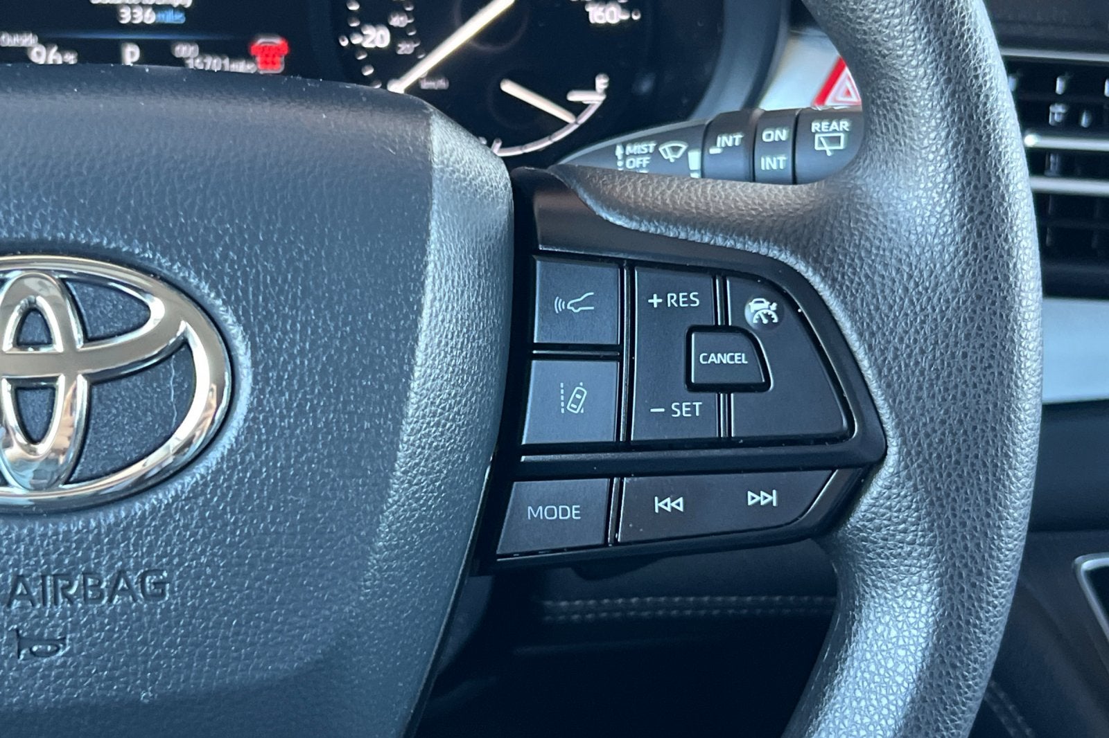 2025 Toyota Sienna LE
