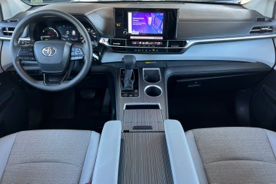 2025 Toyota Sienna LE