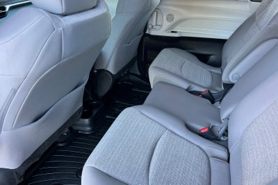 2025 Toyota Sienna LE