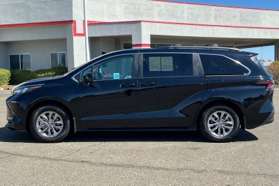 2025 Toyota Sienna LE