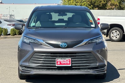 2023 Toyota Sienna LE