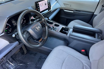 2023 Toyota Sienna LE
