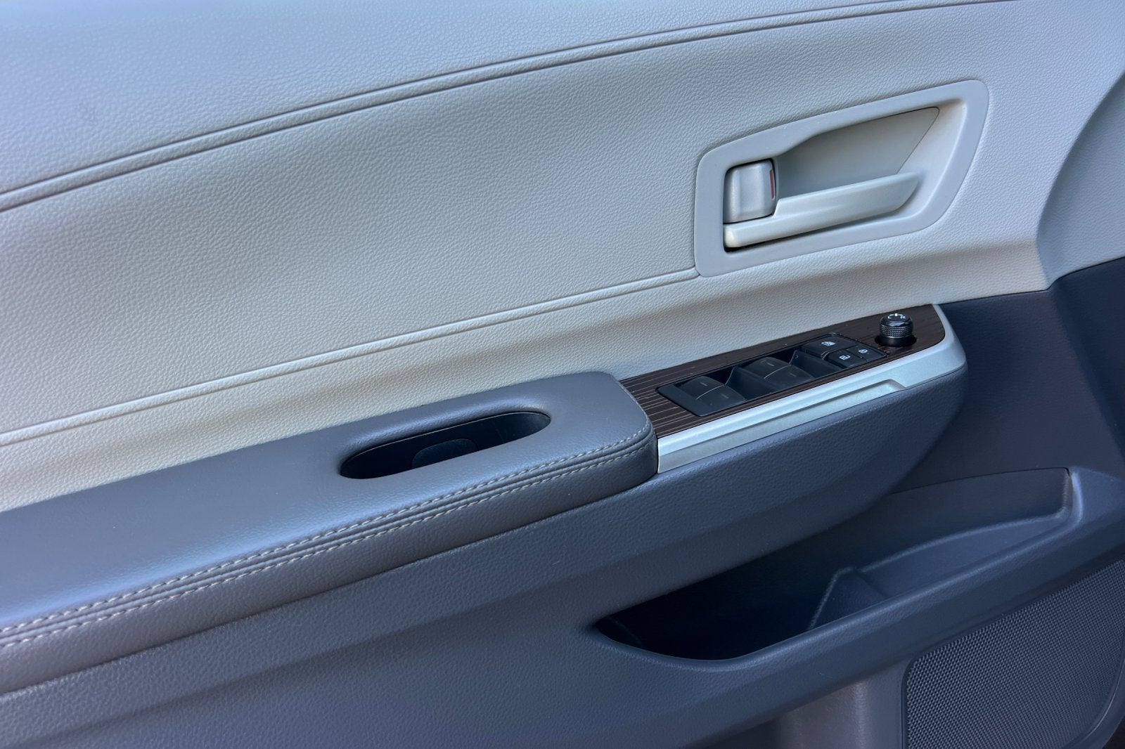 2023 Toyota Sienna LE