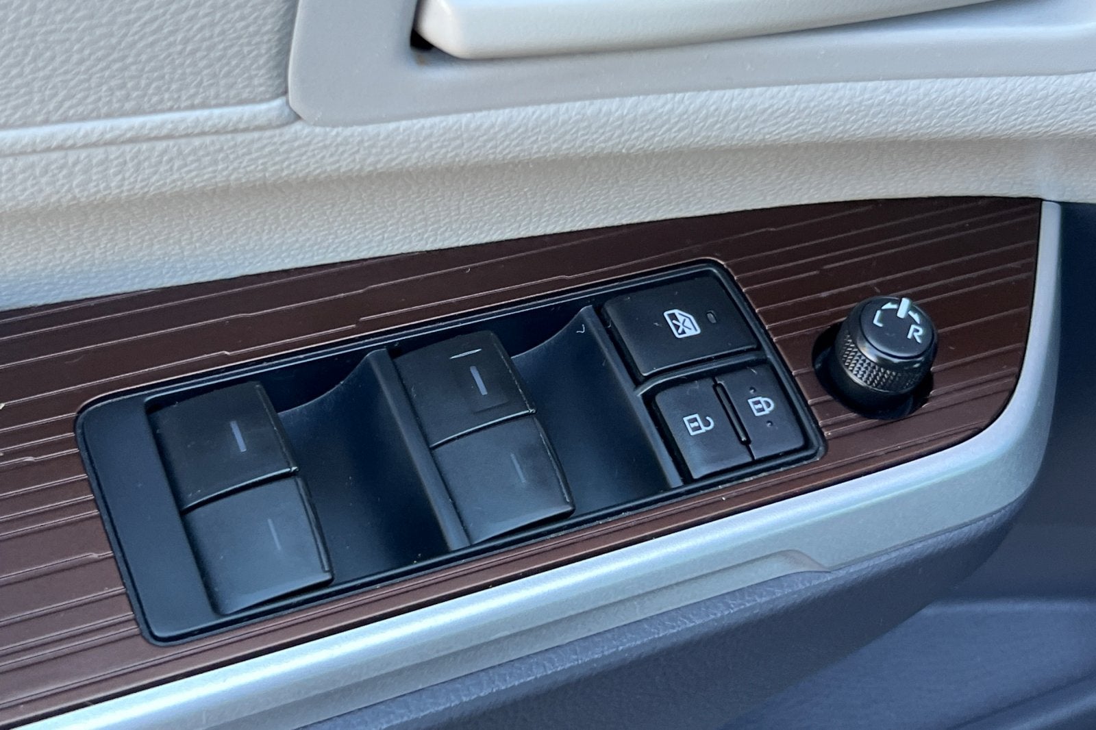 2023 Toyota Sienna LE