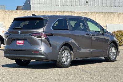 2023 Toyota Sienna LE