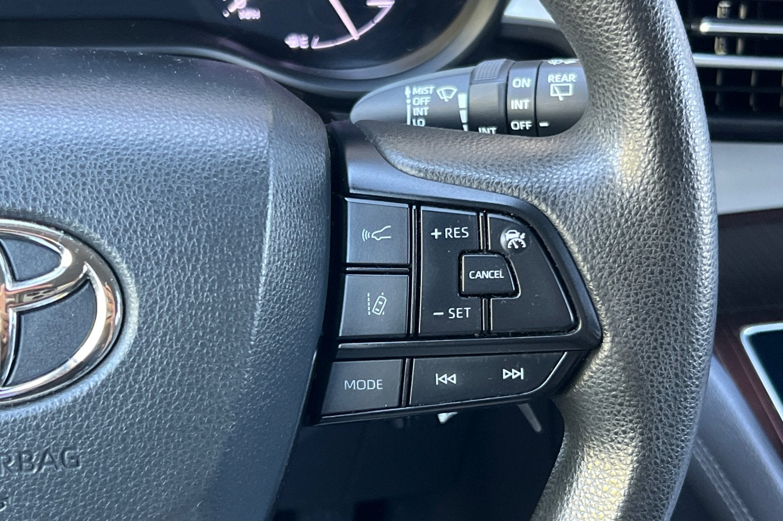 2023 Toyota Sienna LE