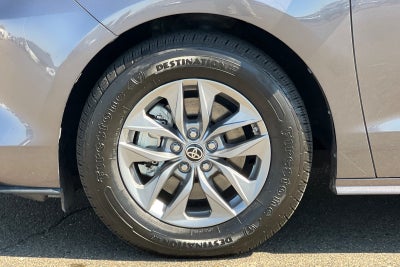 2023 Toyota Sienna LE