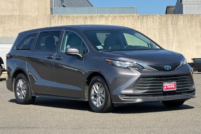 2023 Toyota Sienna LE