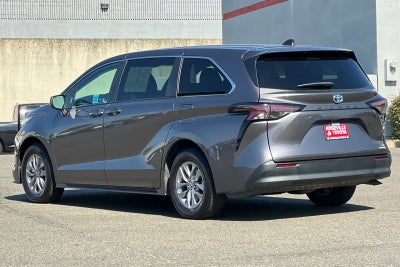 2023 Toyota Sienna LE