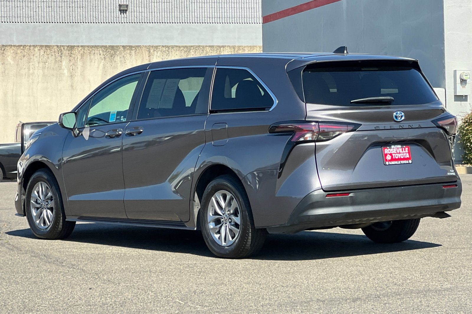 2023 Toyota Sienna LE