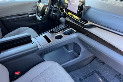 2024 Toyota Sienna LE
