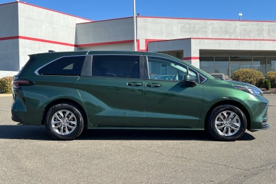 2024 Toyota Sienna LE
