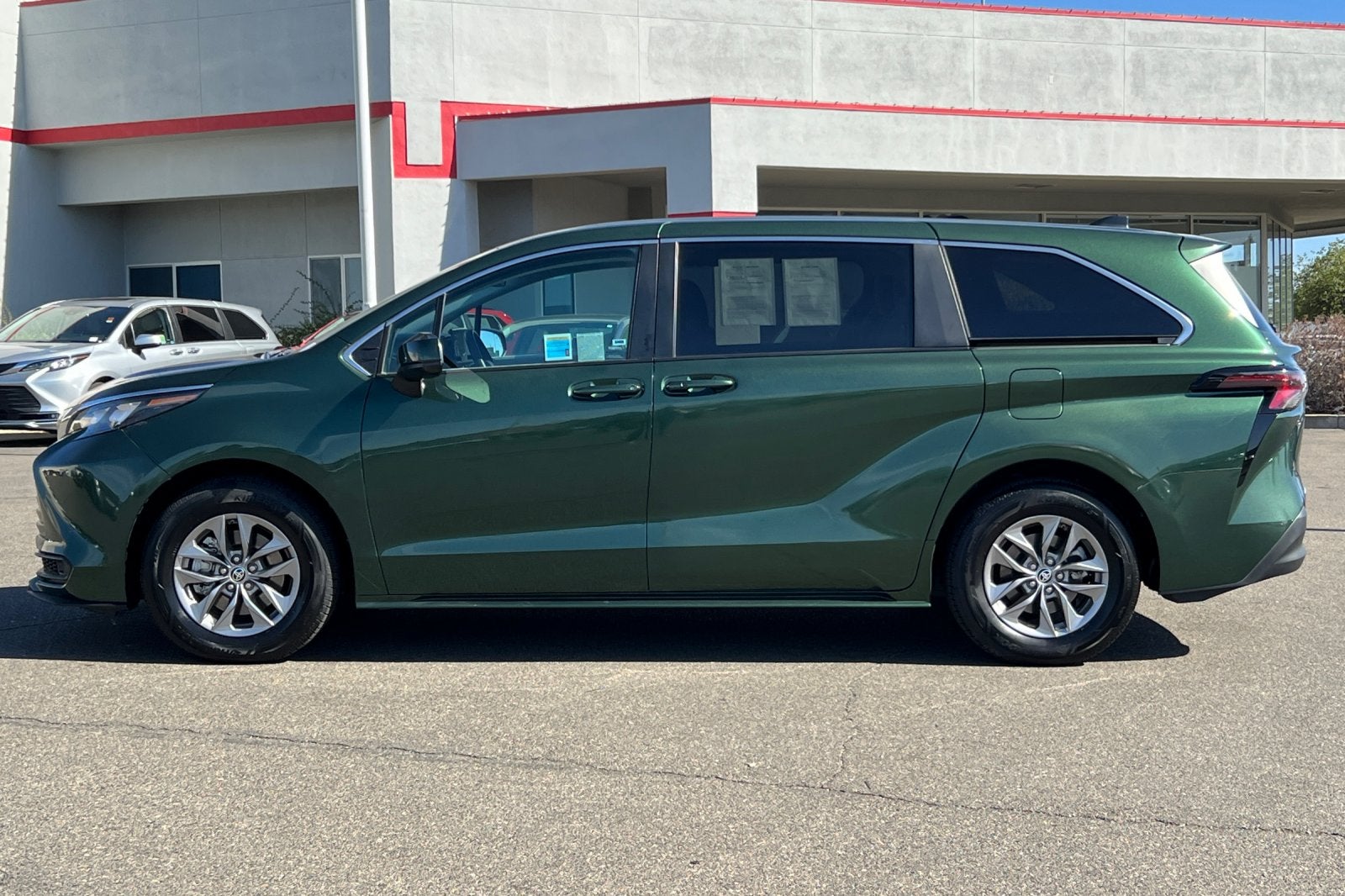 2024 Toyota Sienna LE