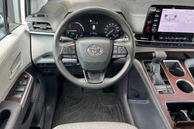 2022 Toyota Sienna LE