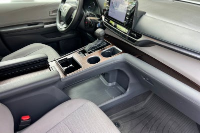 2022 Toyota Sienna LE