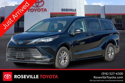 2023 Toyota Sienna LE