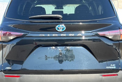 2023 Toyota Sienna LE