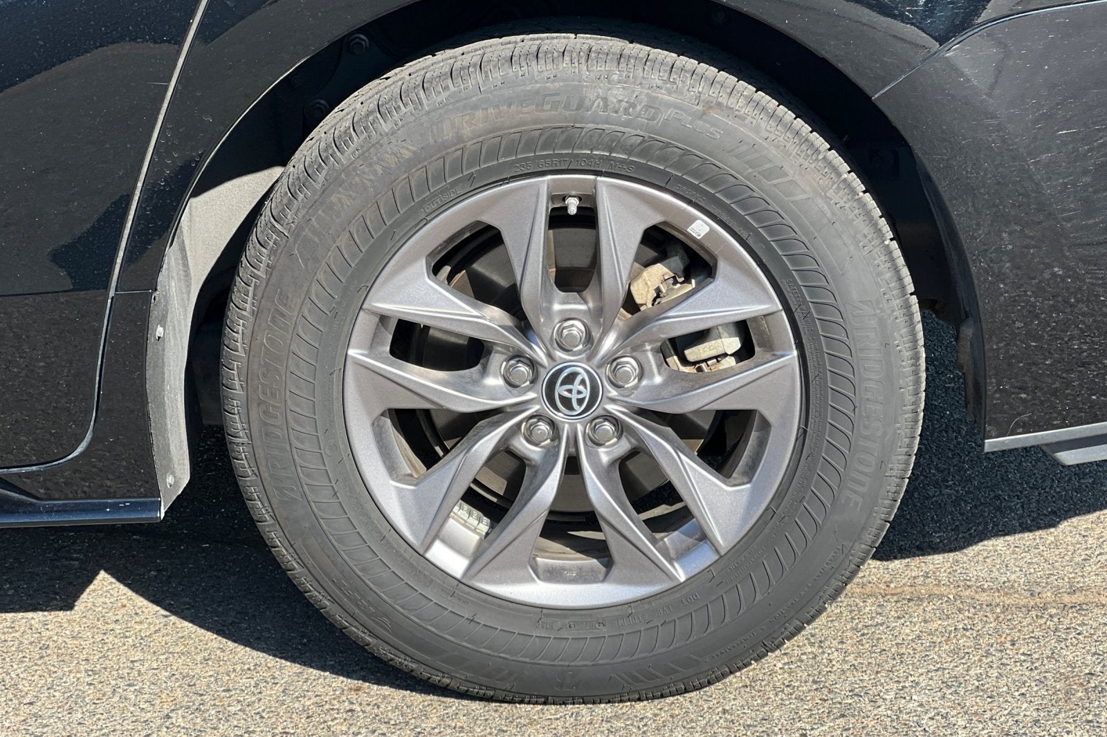 2023 Toyota Sienna LE