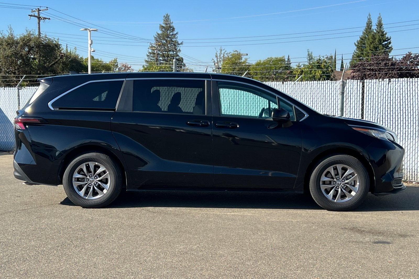 2023 Toyota Sienna LE