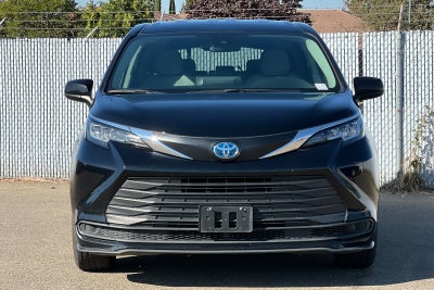 2023 Toyota Sienna LE