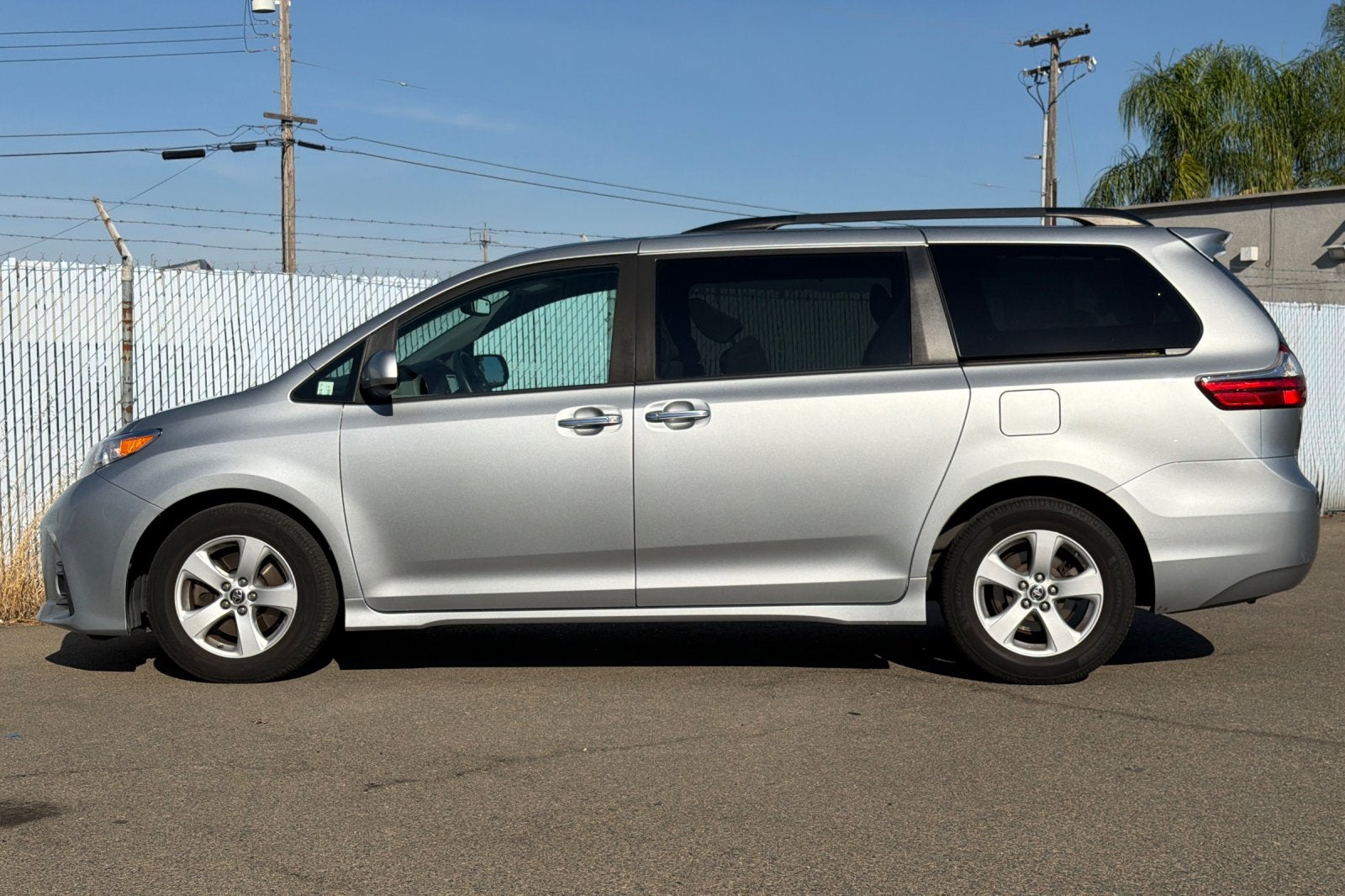 2020 Toyota Sienna LE