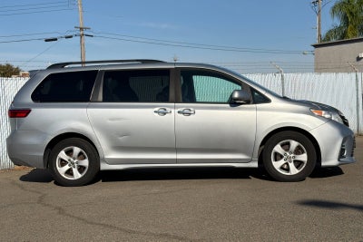 2020 Toyota Sienna LE