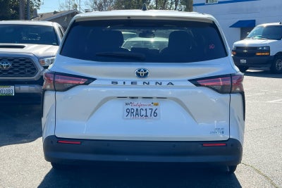 2021 Toyota Sienna XLE