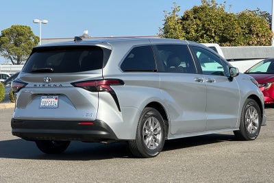 2022 Toyota Sienna XLE