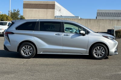 2022 Toyota Sienna XLE