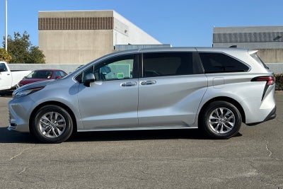 2022 Toyota Sienna XLE
