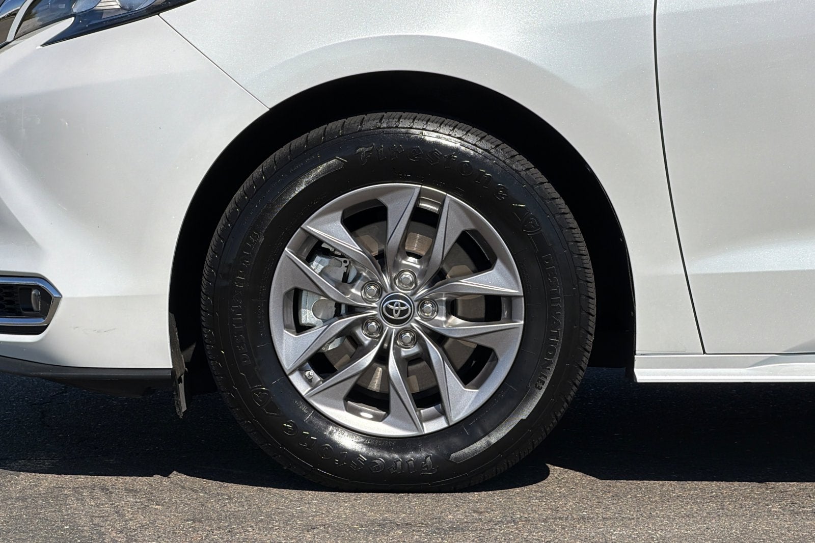 2023 Toyota Sienna XLE