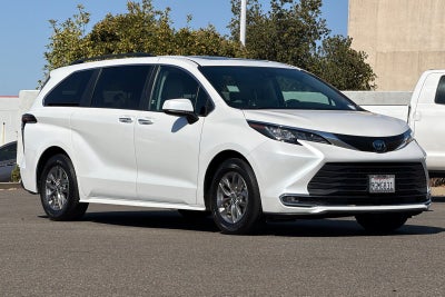 2023 Toyota Sienna XLE