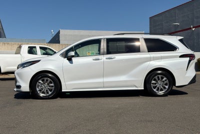 2023 Toyota Sienna XLE