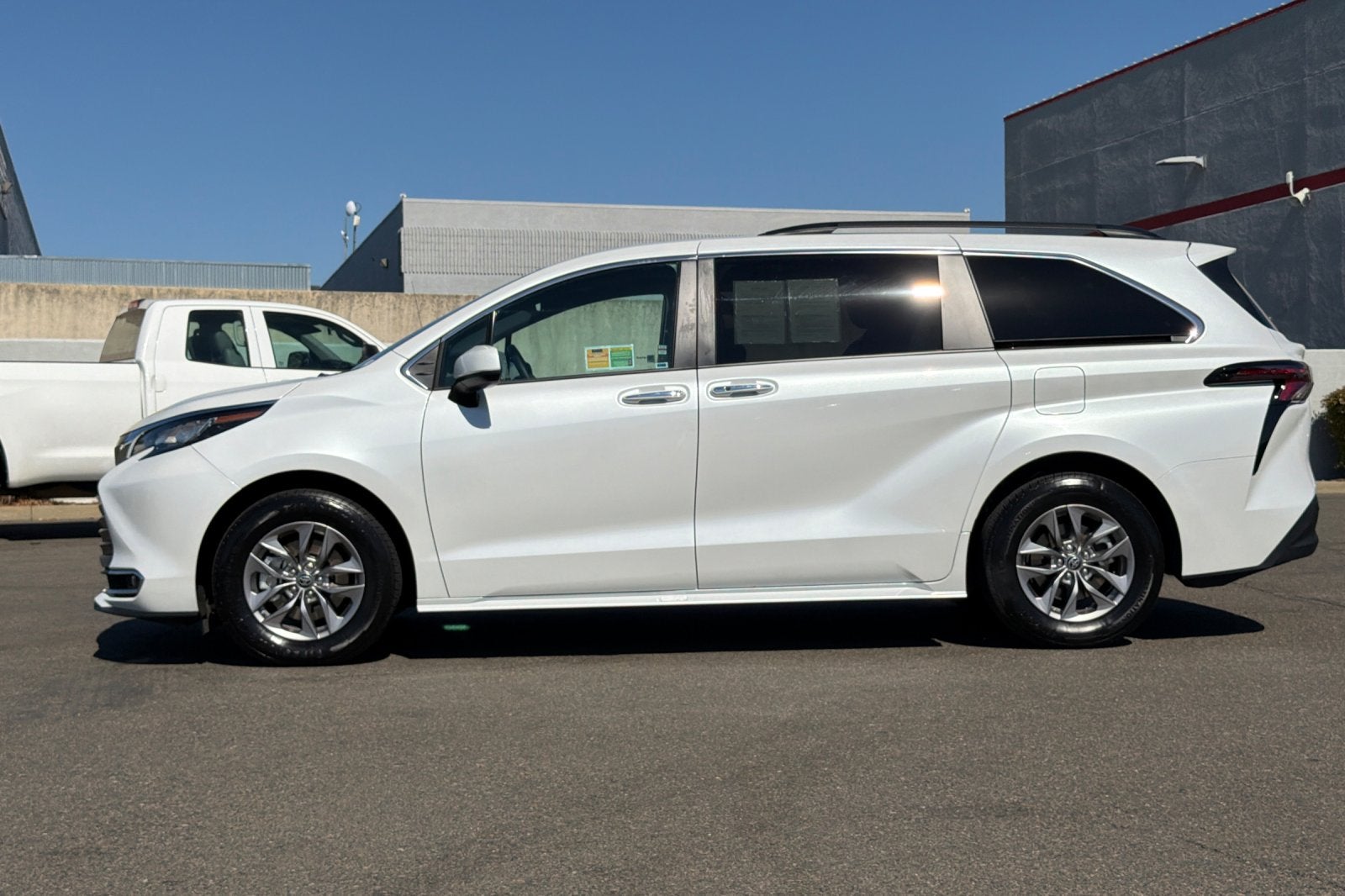 2023 Toyota Sienna XLE
