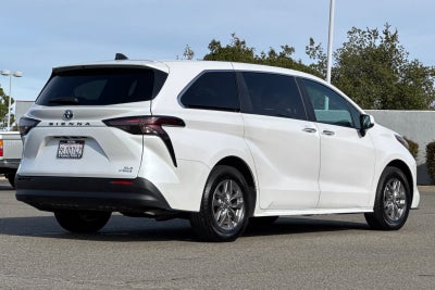 2024 Toyota Sienna XLE