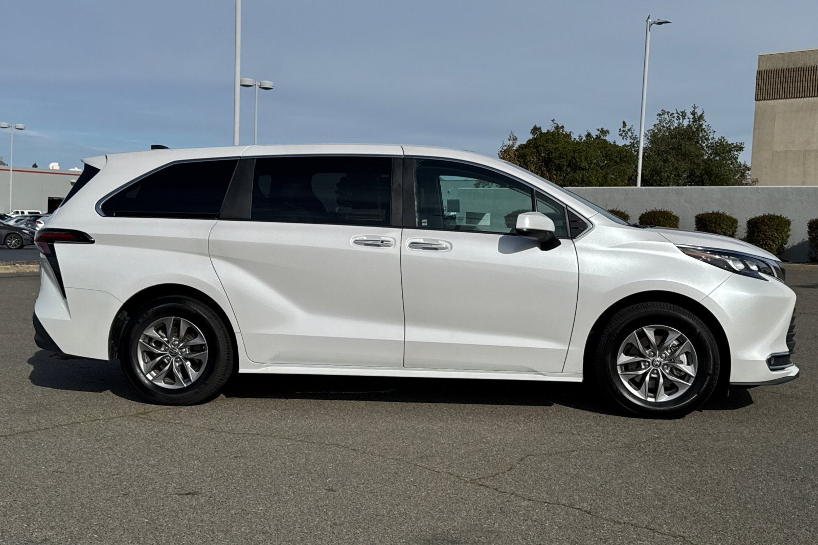 2024 Toyota Sienna XLE