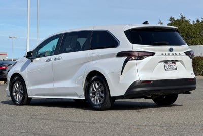 2024 Toyota Sienna XLE