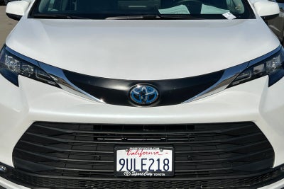 2025 Toyota Sienna XLE