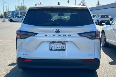 2025 Toyota Sienna XLE
