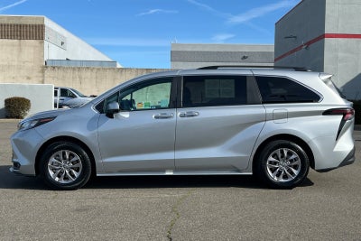 2025 Toyota Sienna XLE