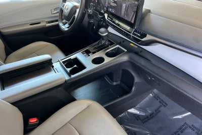 2025 Toyota Sienna XLE