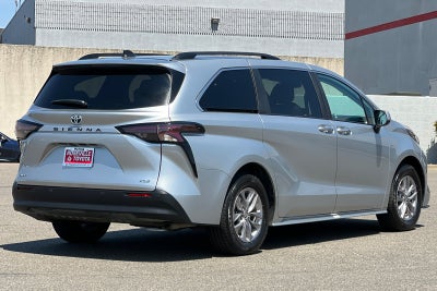 2025 Toyota Sienna XLE