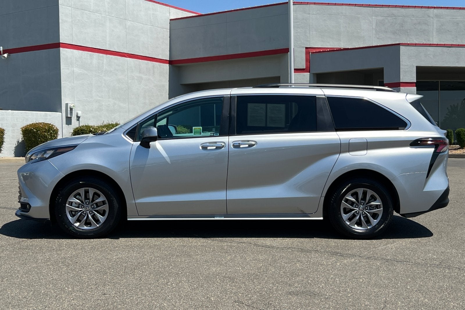 2025 Toyota Sienna XLE