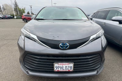 2025 Toyota Sienna XLE