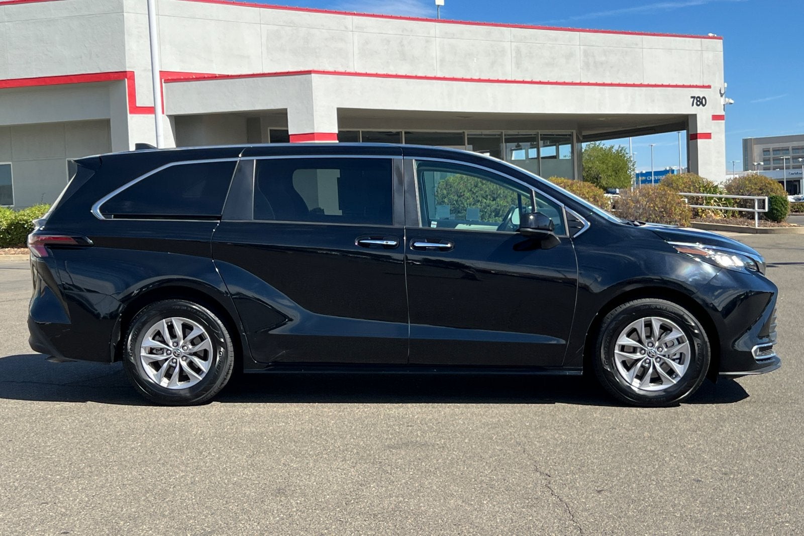 2023 Toyota Sienna XLE
