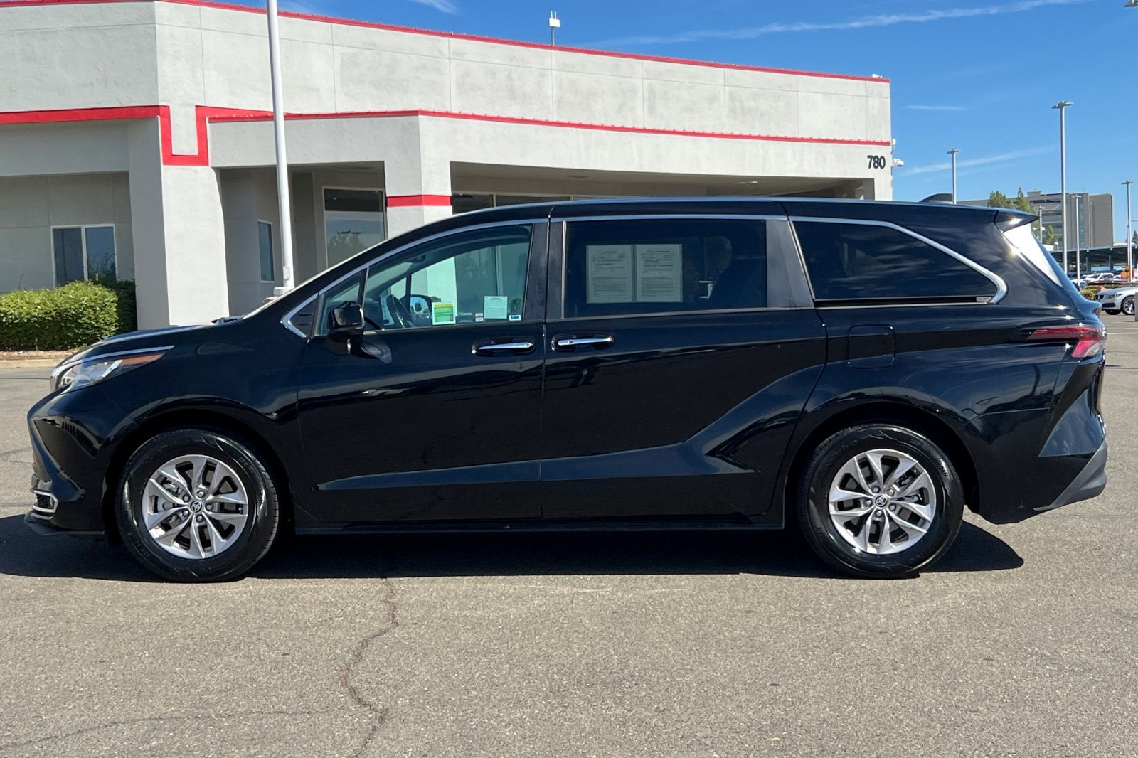 2023 Toyota Sienna XLE